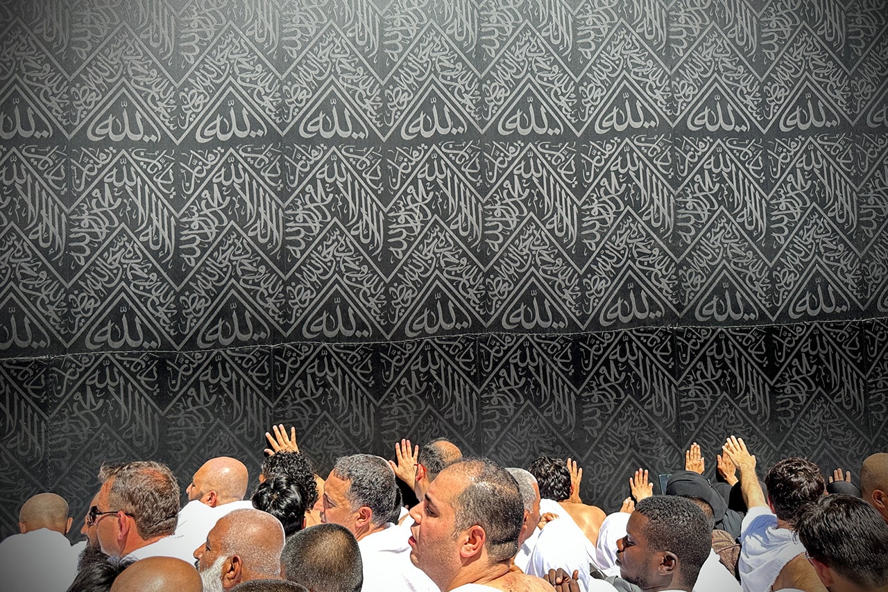 Participants in a 5 Star Umrah Package Enjoying Group Tours and Cultural Activities