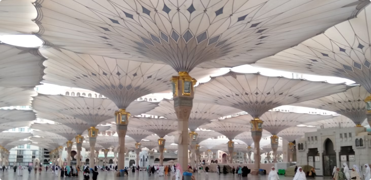 High-End 4 Star Umrah Packages Featuring Superior Hospitality and Convenience